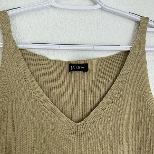 J. Crew olive asparagus green v-neck ribbed cropped tank top size S / M - Image 2