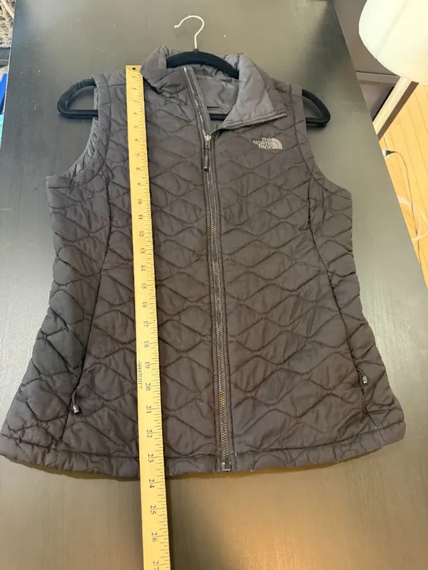 The North Face Thermoball Insulated Puffer Vest Size Small Black - Image 10