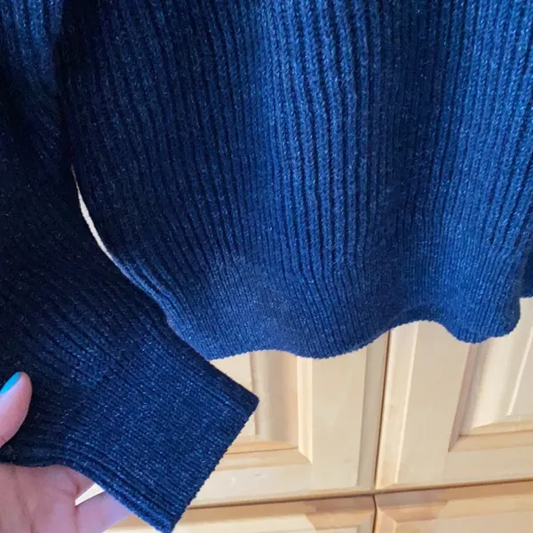 Abercrombie & Fitch Navy Sweater - Image 3