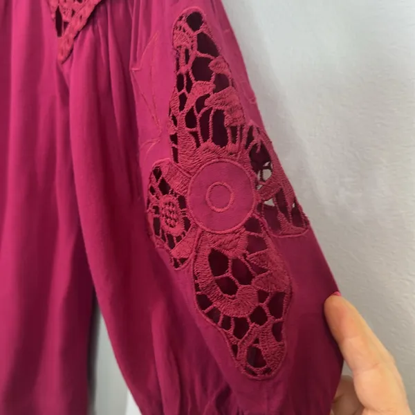 Meghan LA burgundy crochet floral blouse size medium - Image 4