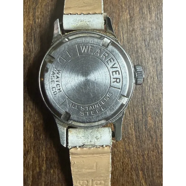 Vintage Garland Wrist Watch Original Leather Strap. ID Watch Case Company Winds - Image 4