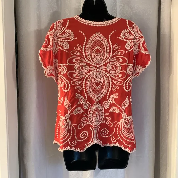 SOLITAIRE BOHEMIAN EMBROIDERED TOP. Sz: L - Image 2