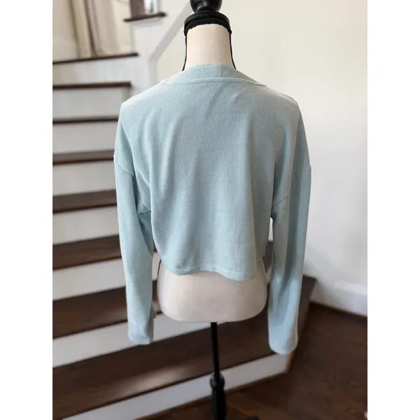Alo Light Blue Ribbed Fleece Material Cropped Button V-Neck Long Sleeve Cardigan - Image 4