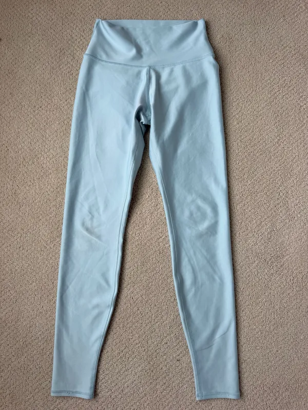 7/8 High-Waisted Alo Yoga Leggings - Image 2
