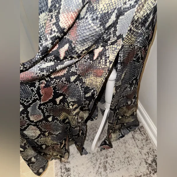 Stunning snake print multi color boutique maxi dress See and Be Seen size large - Image 2