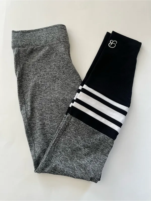Bombshell sportswear OG sock leggings black grey medium - Image 3