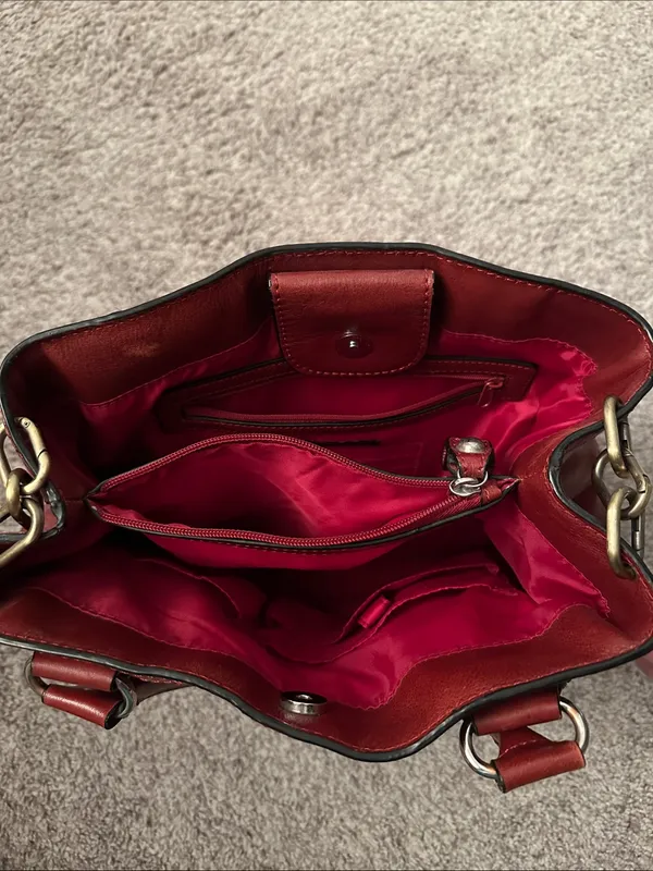 Wilson’s EUC burgundy red genuine leather purse. Satchel with crossbody option - Image 4