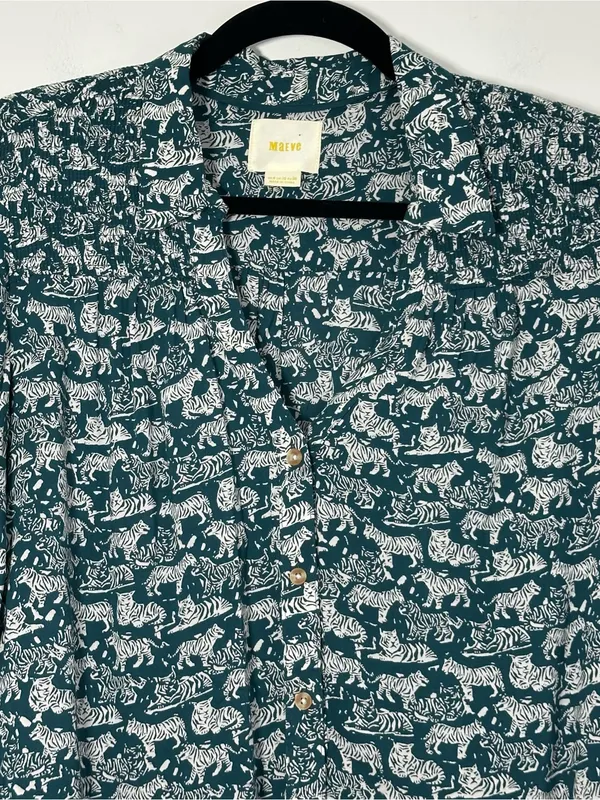 Anthropologie Maeve Tiger Animal Print Button V-Neck Woven Rayon Blouse Size 6 - Image 4