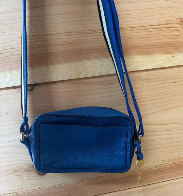 Fossil Crossbody - Image 3