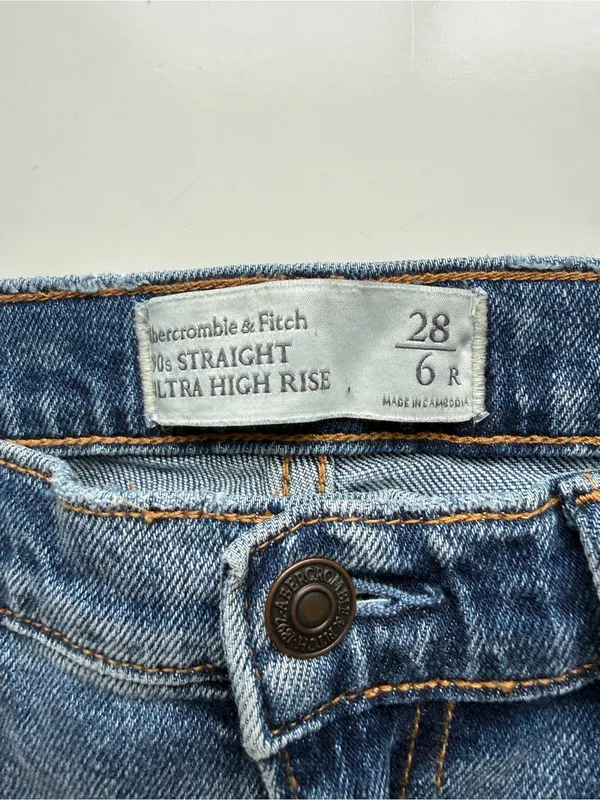 Abercrombie & Fitch 90’s Straight Ultra High Rise Jeans Size 6 - Image 5