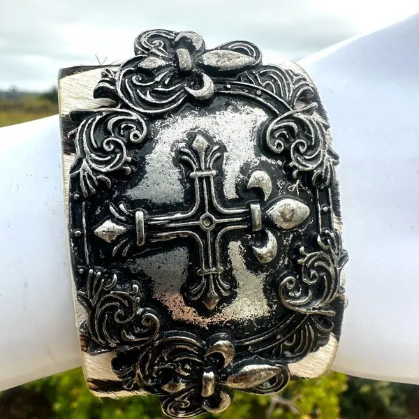 Zebra calf hair silver cross wide snap bracelet - Image 6