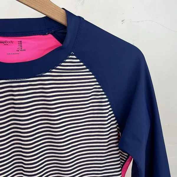 GAP Striped Navy Blue Pink Long Sleeve Athletic Top size Medium - Image 9