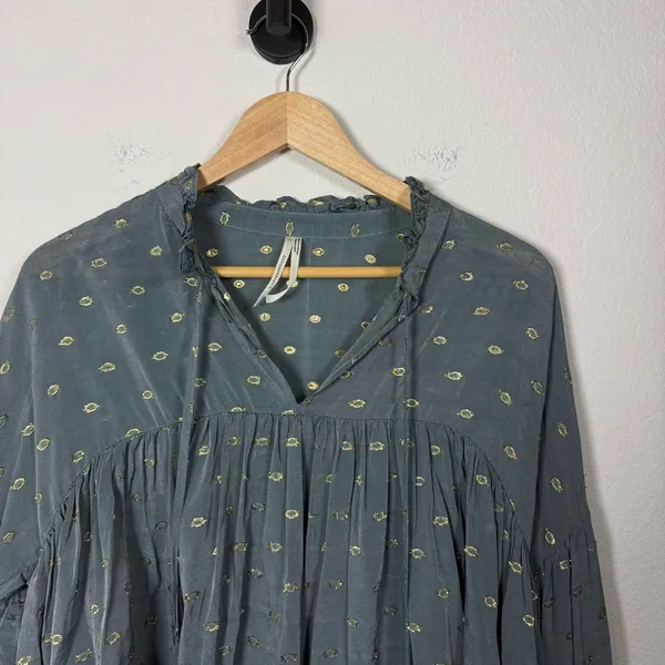 By Anthropologie Women’s Ruffled Peasant Blouse in Blue/Gold Metallic M - Image 10