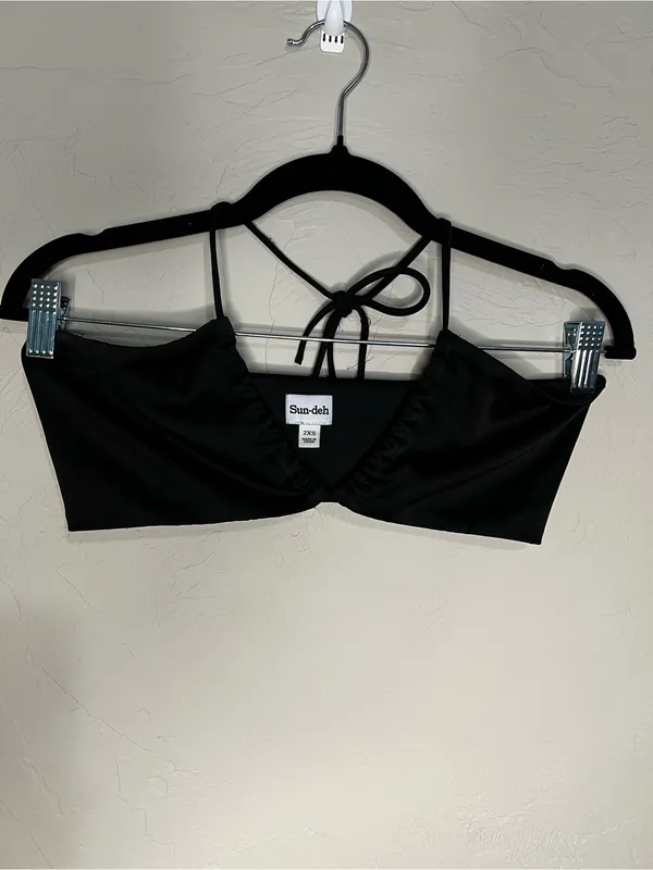 Sun-Deh Aritzia Cora Black Halter Summer Going Out Retro Crop Top - Image 2