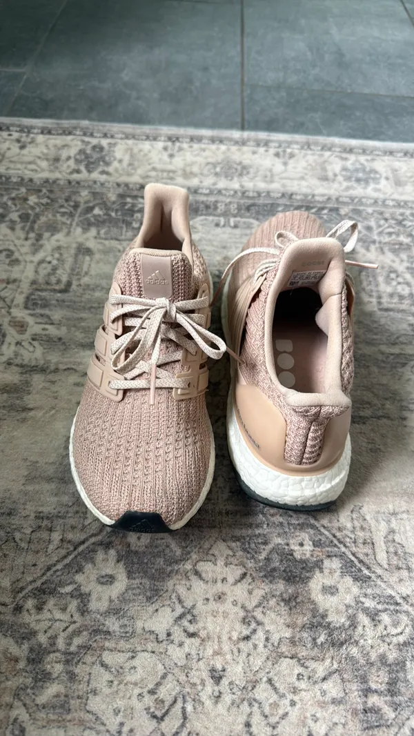 Adidas Ultraboost 4.0 sneakers in the "Ash Pearl" - Image 3