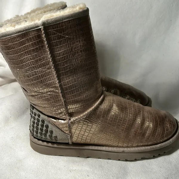 UGG Australia Metallic Gold Lined Suede Classic Short Boots Size 7. - Image 4