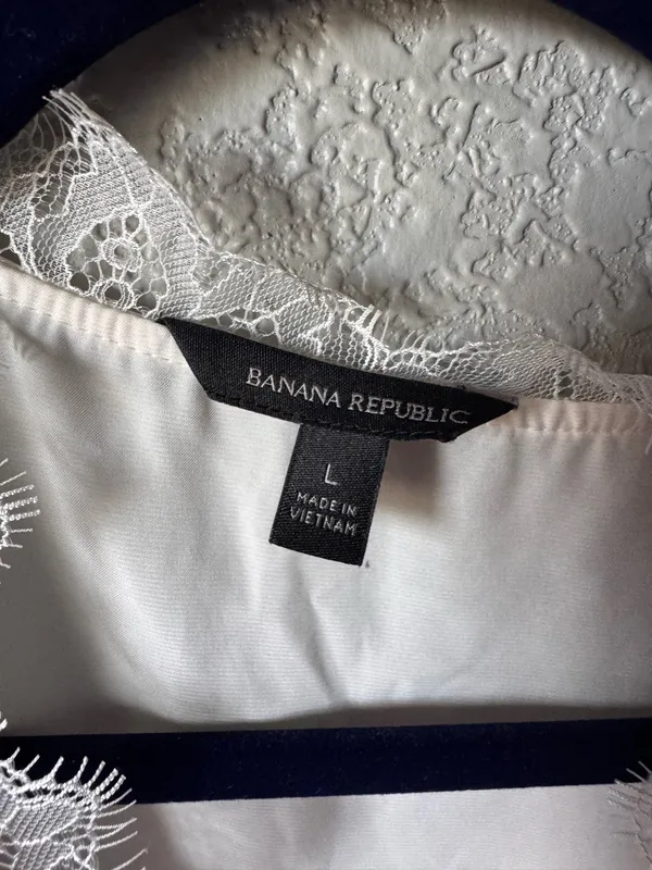Banana Republic Lace Blouse large ivory euc romantic lace fairy - Image 6