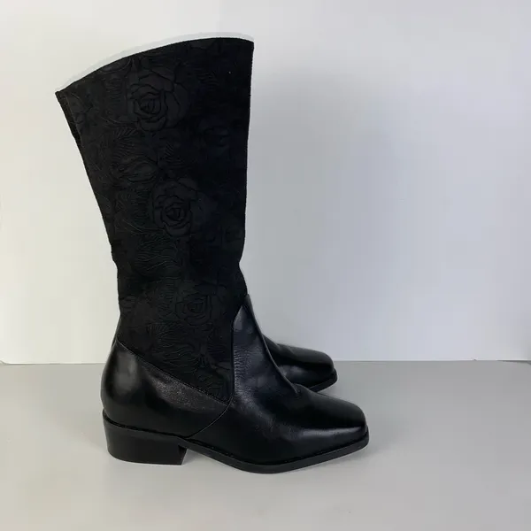 Black Floral Rose Embossed Suede Leather Boots Women's Sz 7 M Markon Suela - Image 5