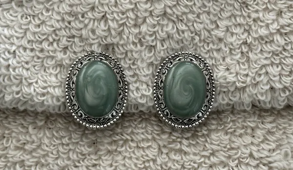 Fabulous Vintage Clip On Earrings Silver Tone W Green Enamel Center - Image 2