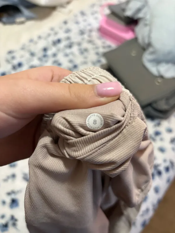 Lululemon Hotty Hot 2.5" Shorts - Image 4