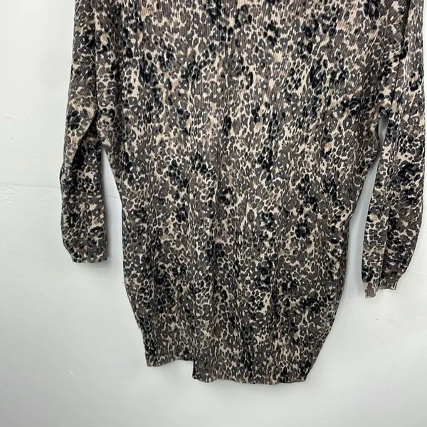 Aritzia Wilfred Balzac Leopard print light sweater size Medium - Image 7