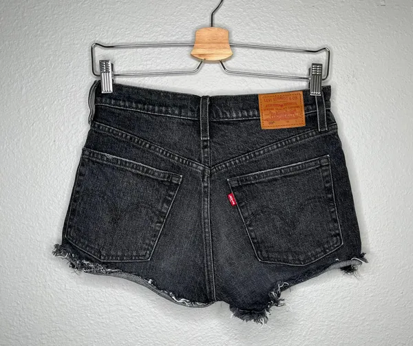 Levis 501 black charcoal quality denim button fly shorts size 25 - Image 2