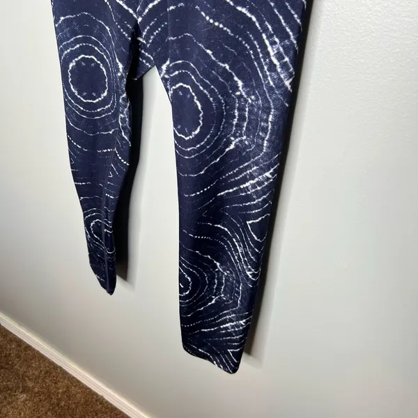 Beyond Yoga Lux High Waist Leggings Ripple Effect Blue shibori print size small - Image 5