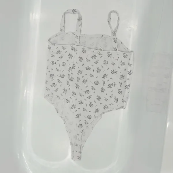 H&M Jersey Thong Bodysuit size Medium Print is lavender small flowers - Image 8