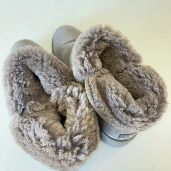 Ugg Kristin Gray Suede Leather Ankle Boots Women’s Size 9 - Image 8