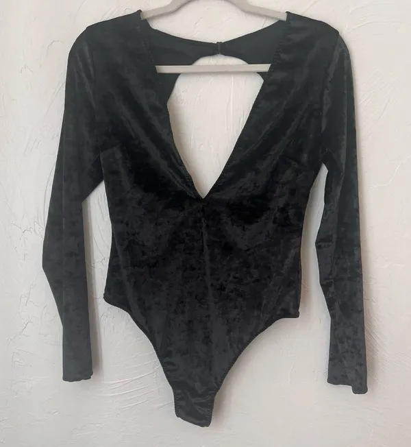 NWT Victoria's Secret crushed velvet body suit size M/L - Image 3