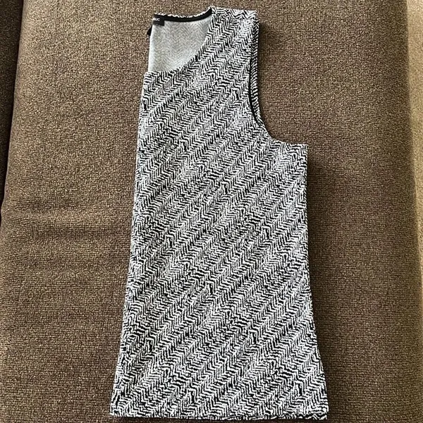 Banana Republic Sleeveless Black and White Abstract Pullover Shell- Large - Image 15