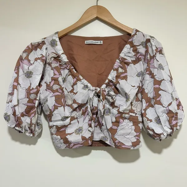 Abercrombie & Fitch Floral Cropped Y2K Blouse in Brown & White - Size Medium - Image 2