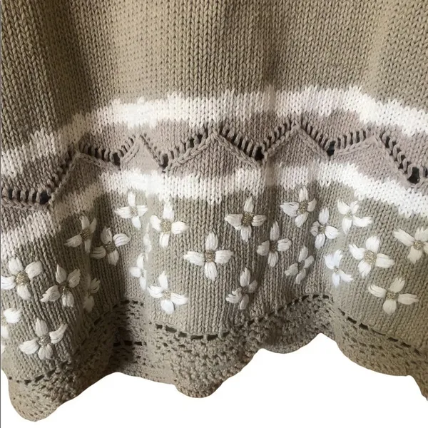 Vintage 90s Tan Floral Embroider Knit Gold poms Cottagecore Grandmacore Sweater - Image 15