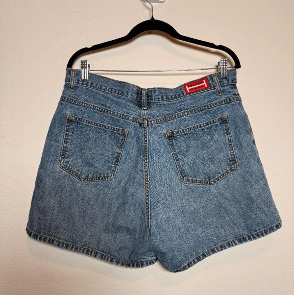 Vintage 2000s Women Basic Denim Blue Shorts  - Image 2