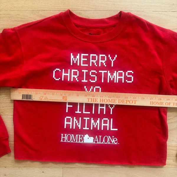 Home Alone 'Merry Christmas Ya Filthy‎ Animal' Medium Red Crop long sleeve - Image 2