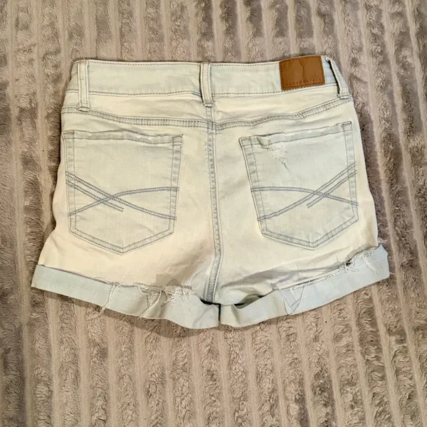 Aeropostale High‎ Waisted Midi Denim Shorts Light Wash Distressed Size 4 - Image 2