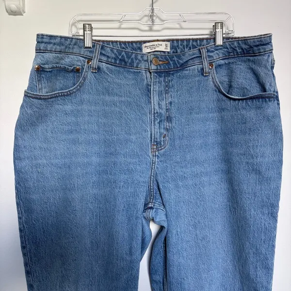 Abercrombie & Fitch The 90s Relaxed Jean Curve Love High Rise Size 34/18 Short - Image 2