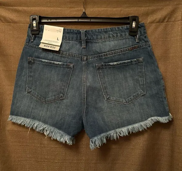 NWT Woman’s Kancan High Rise Distressed Shorts Size Large Medium Wash - Image 3