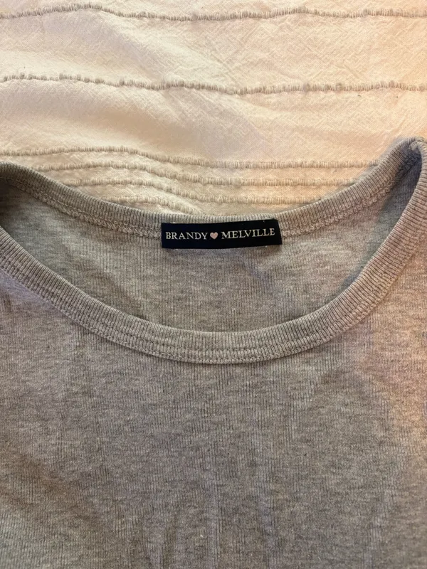 Brandy Melville Crop Top grey  - Image 3