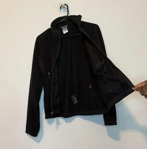Patagonia Women's Black Fleece R Jacket Coat - Image 2