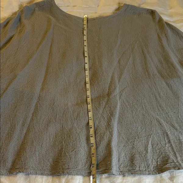 Elegant Women's Gray Blouse Size M - Image 7