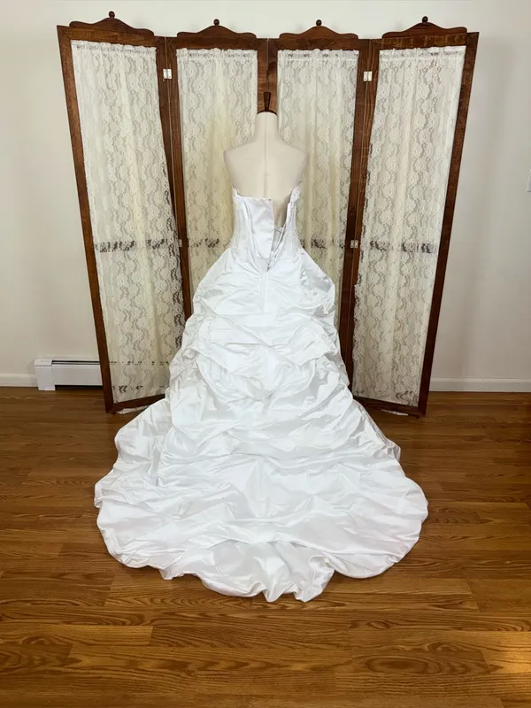 Beautiful Vintage Y2K David’s Bridal Corset Wedding Ball Gown - Image 4