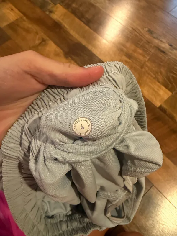 Lululemon Shorts Hotty Hot 2.5" - Image 3