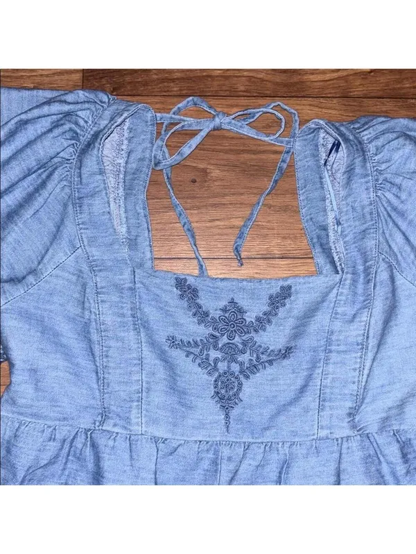 Old Navy Light Blue Embroidered Blouse chambray babydoll - Image 2