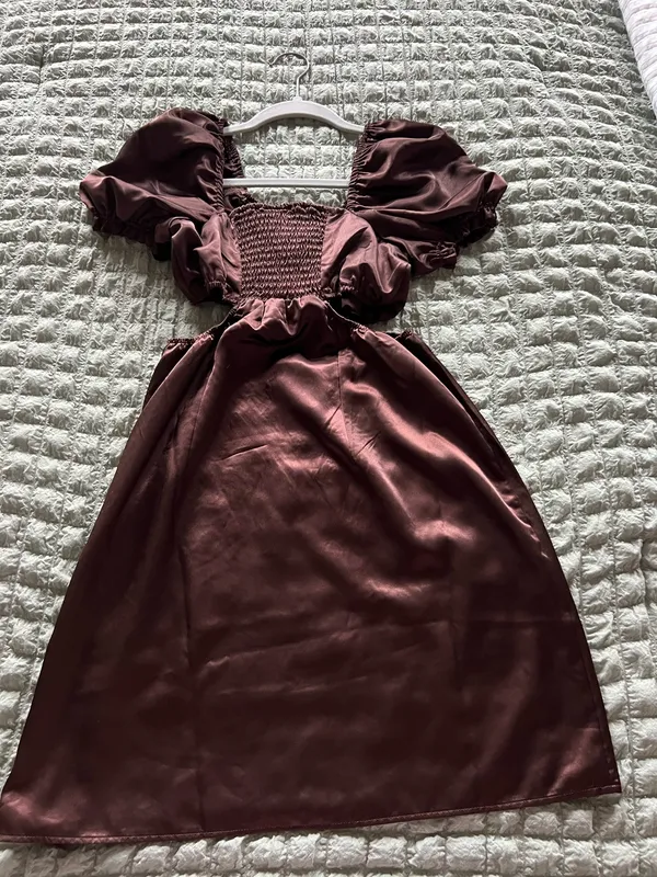 Brown dress with a V-neckline and ruffle sleeves. Size: S #h&m #party #satin - Image 3