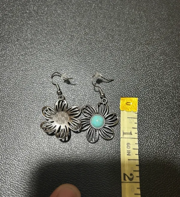 Southwestern Faux Turquoise Flower Dangle Earrings Silver Tone Boho - Image 3
