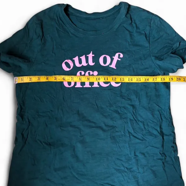 “Out of Office” Green Pink Graphic Tee Funny T-Shirt Top Blouse Short Sleeve Sz M Measurement in pics - Image 2