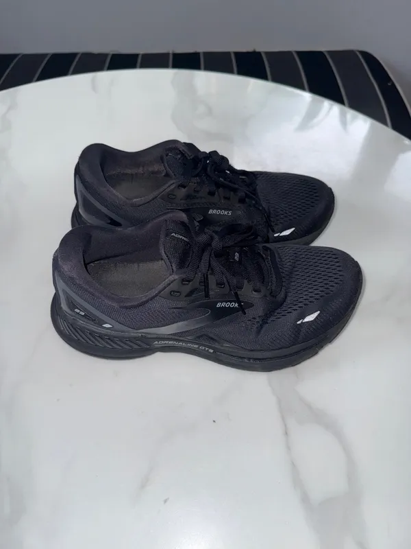 Brooks women’s Black Athletic Running Shoes extra. Wide(2E) - Image 2