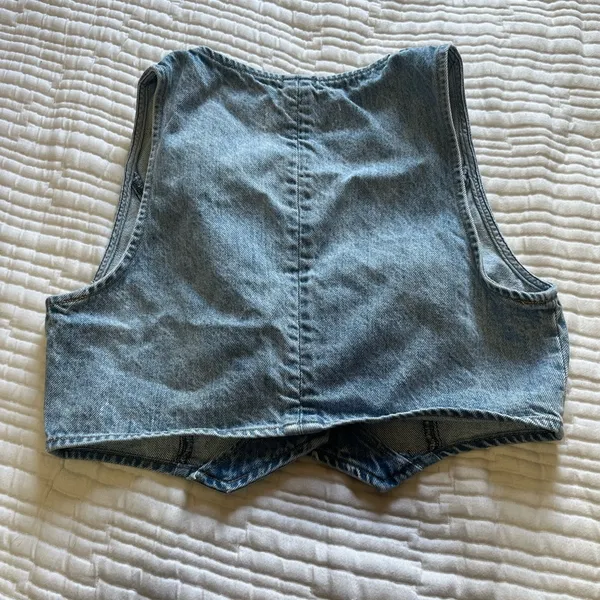 Aritzia The '90s Mia Cropped Denim Vest - Image 11