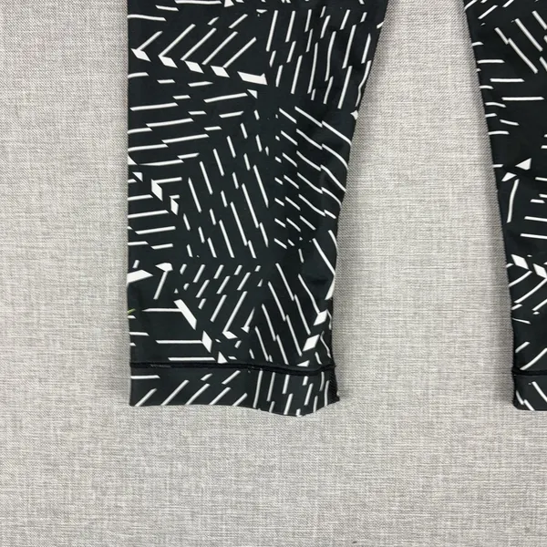 Nike‎ Pro Leggings Womens M Black Geometric Capri Compression Yoga Gym Pants - Image 11